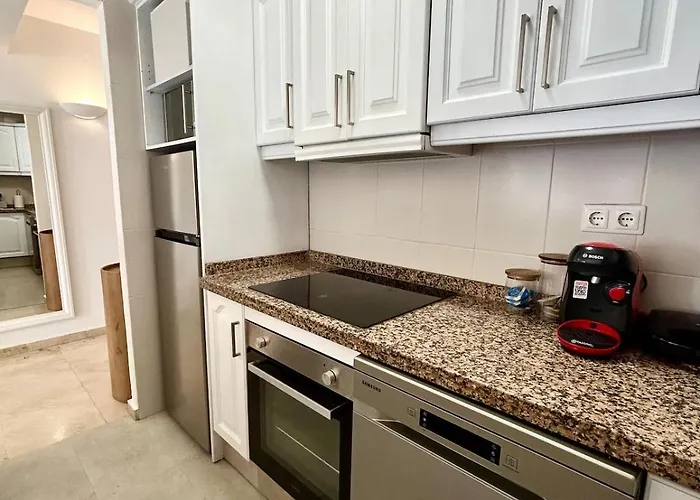 Elegant Close To The