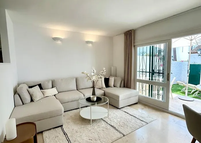 Elegant Close To The *