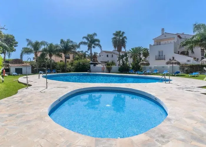 Elegant Close To The *